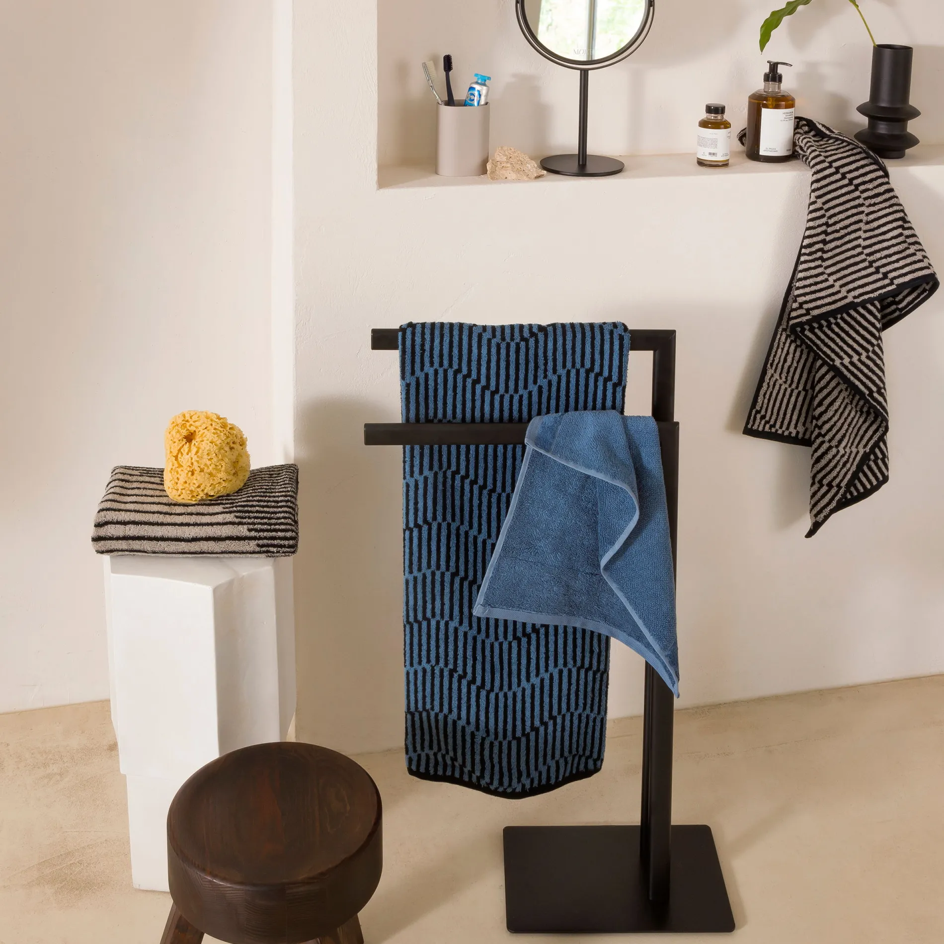 MÖVE Duschtücher-Illusions Duschtuch 67X140 cm(steelblue/black)